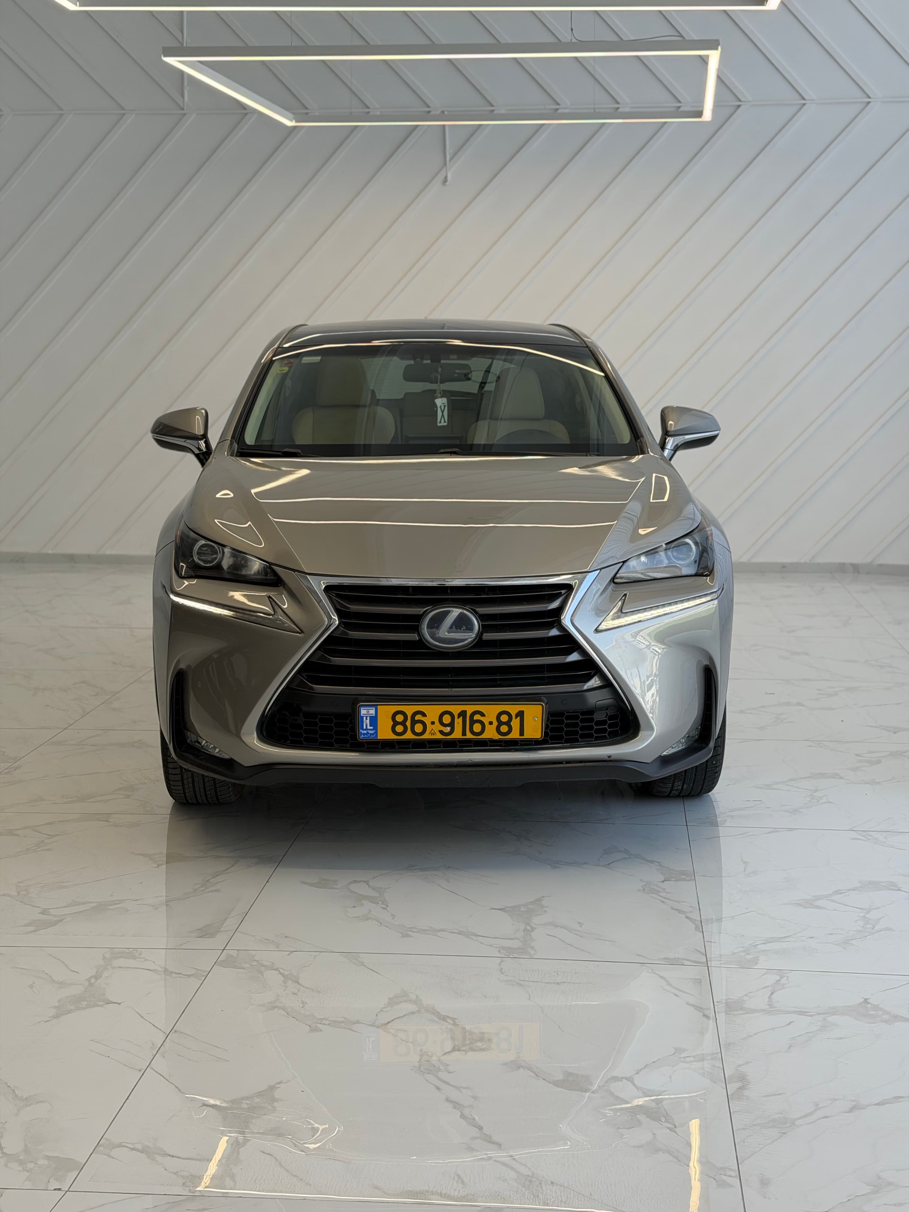 לקסוס NX300h - premium